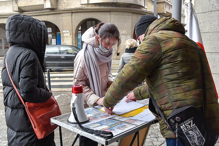„Otwieramy gospodarkę” - Ruch Narodowy Bydgoszcz rozpoczął zbiórkę podpisów 