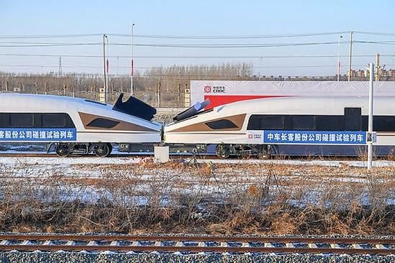 Chińczycy zderzyli dwa superszybkie pociągi. Zobacz video