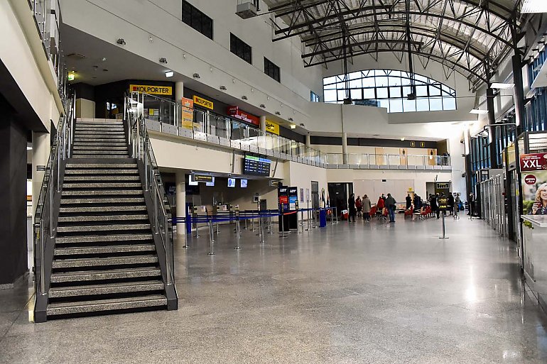 Tylko garstka pasażerów w PLB. Lotniska starają się o pomoc rządu