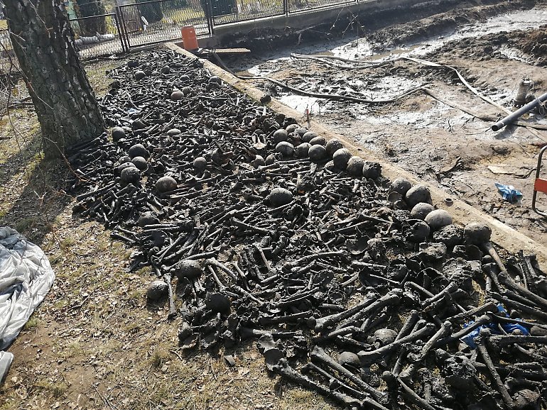 Kilkaset ludzkich szczątków znaleźli na placu budowy.  Prawdopodobnie to polscy żołnierze