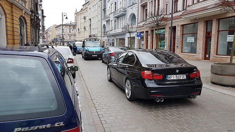 PILNE! Policyjna obława na Dworcowej. Jedna osoba zatrzymana