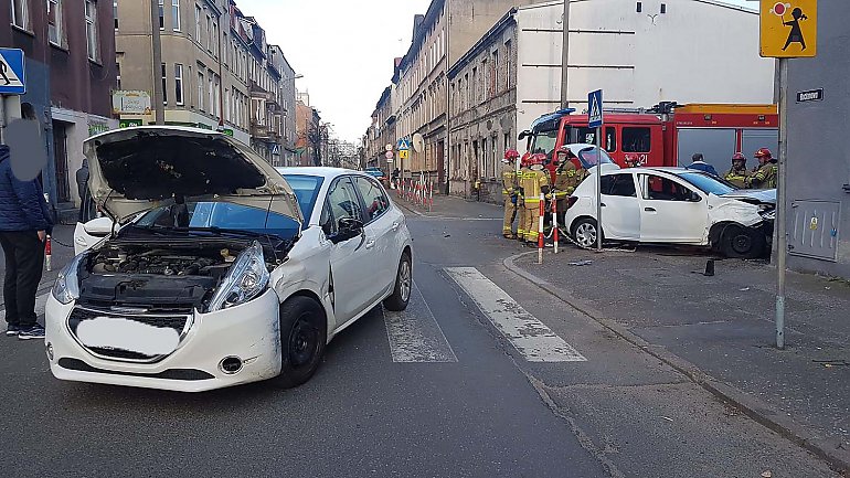 Wypadek drogowy w centrum Bydgoszczy. Dwie osoby odniosły obrażenia