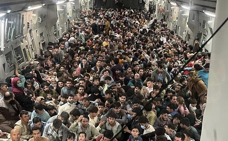 640 osób w 140 miejscowym samolocie.  Dramatyczne sceny z Afganistanu