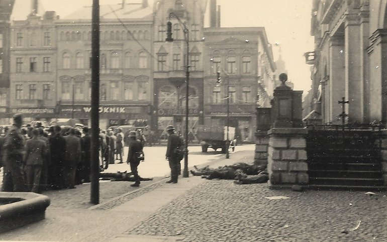 Adolf Hitler: nakazuję rozprawić się z Polakami w Bydgoszczy [KARTKA Z KALENDARZA]