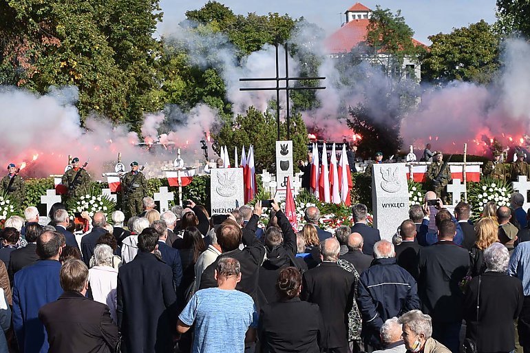 Pięciu Żołnierzy Niezłomnych zostało pochowanych z honorami na cmentarzu przy Kcyńskiej [GALERIA]