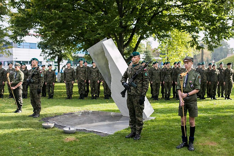 W Toruniu odsłonięto nowy pomnik, poświęcony ofiarom II wojny światowej