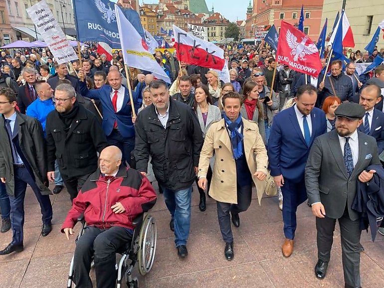 Ulicami Warszawy przeszedł Marsz Wolności i Suwerenności [ZDJĘCIA]