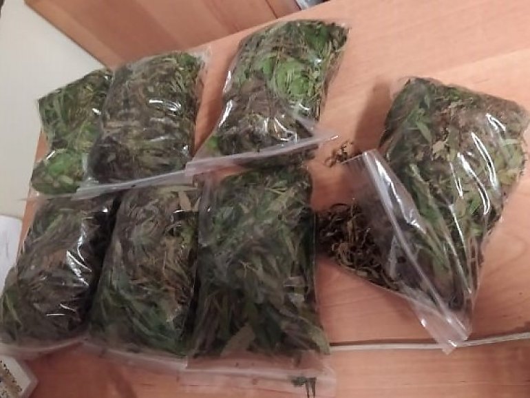 Trzech nastolatków zatrzymanych z kilogramem marihuany i metamfetaminą