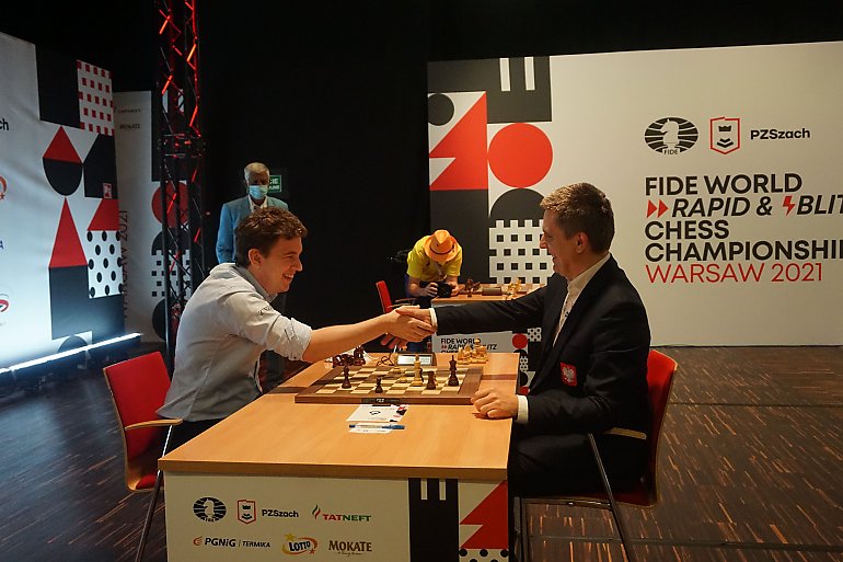 Kolejny dzień szachowych zmagań w Warszawie. Mistrzostwa Świata w szachach błyskawicznych [RELACJA]