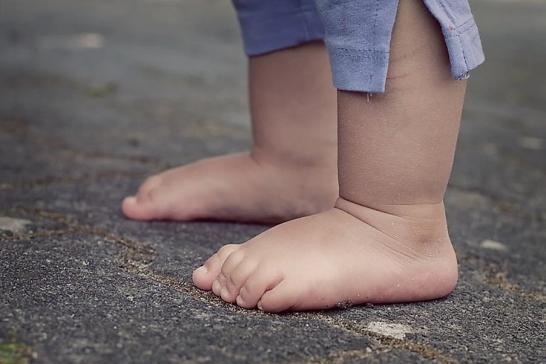 Zarzuty dla matki 2,5-latka, który błąkał się boso po ulicach Wąbrzeźna