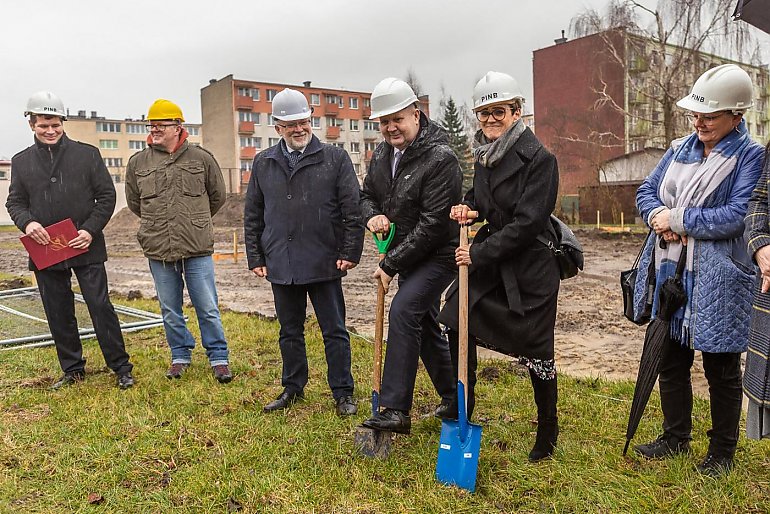 Rozpoczęła się budowa kameralnego domu dziecka w Łasinie [ZDJĘCIA]