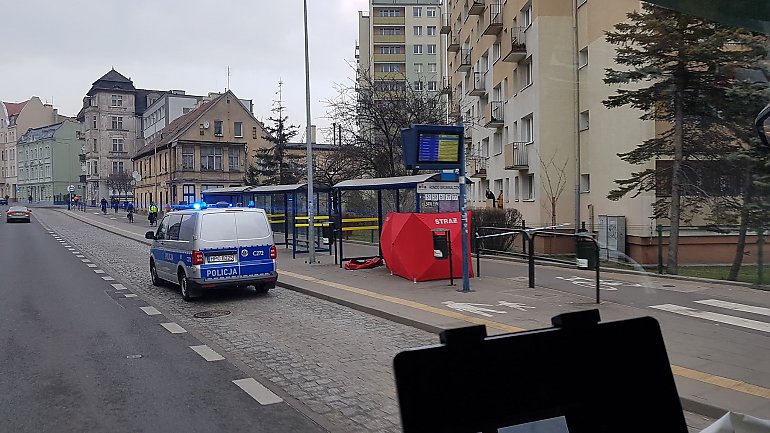 Znaleziono ciało na przystanku autobusowym na Grunwaldzkiej [Z OSTATNIEJ CHWILI]