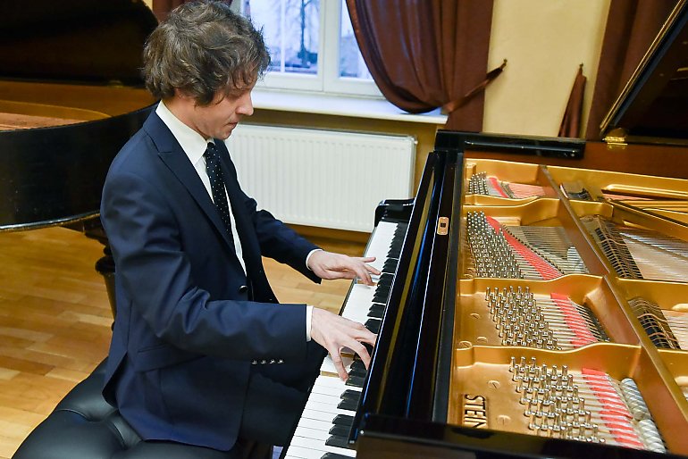 Rafał Blechacz zagrał dla uczniów ośrodka Braille’a. Szkoła obchodzi w tym roku 150-lecie