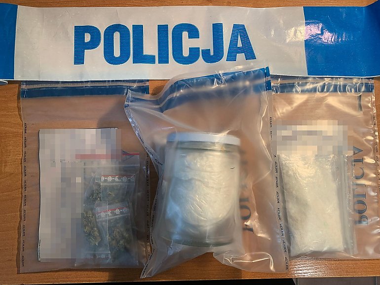 Ponad 700 gramów narkotyków zabezpieczyli policjanci w mieszkaniu w Kcyni