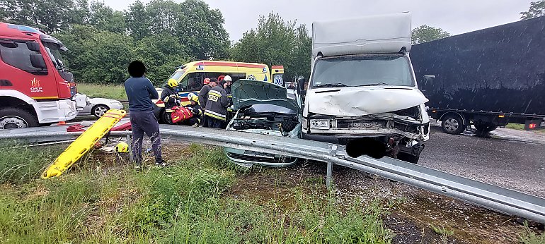 Wypadek w Pawłówku. Jedna osoba trafiła do szpitala