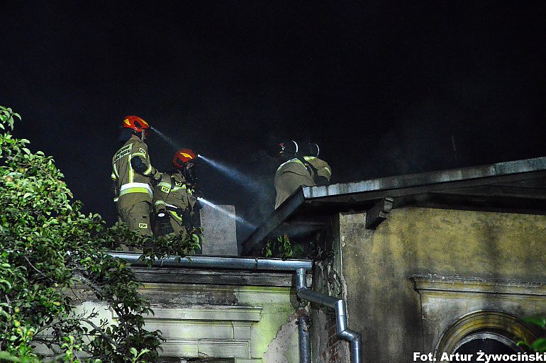 Nocny pożar na Jagiellońskiej. To już kolejny na tej ulicy w ostatnich dniach