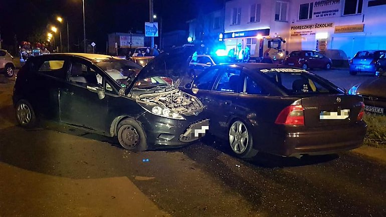 Zderzenie trzech aut na ulicy Nakielskiej w Bydgoszczy. Ucierpiała jedna osoba