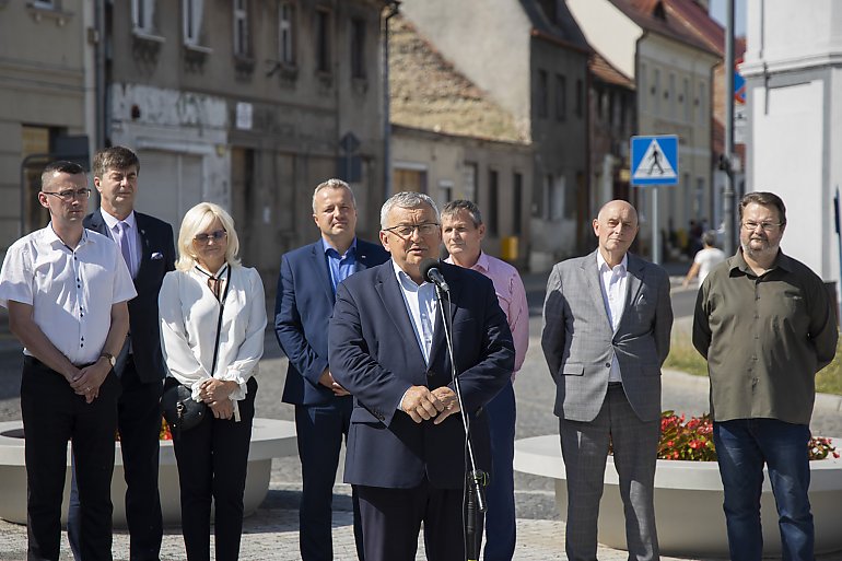 Miasta wojewódzkie mogą starać się o dofinansowanie budowy, remontu dróg. Minister Adamczyk ogłosił w Bydgoszczy nabór wniosków