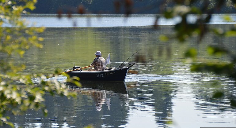 Jezioro Foluskie. Dramat podczas wyprawy na ryby. Utonął 66-letni bydgoszczanin 