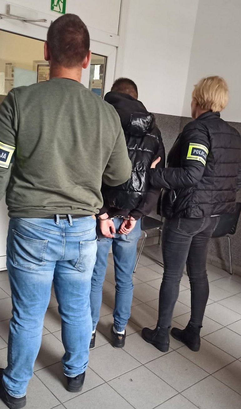 Trzymiesięczny areszt dla 19-latka z Bydgoszczy. Odpowie za posiadanie narkotyków, handel nimi i rozbój 