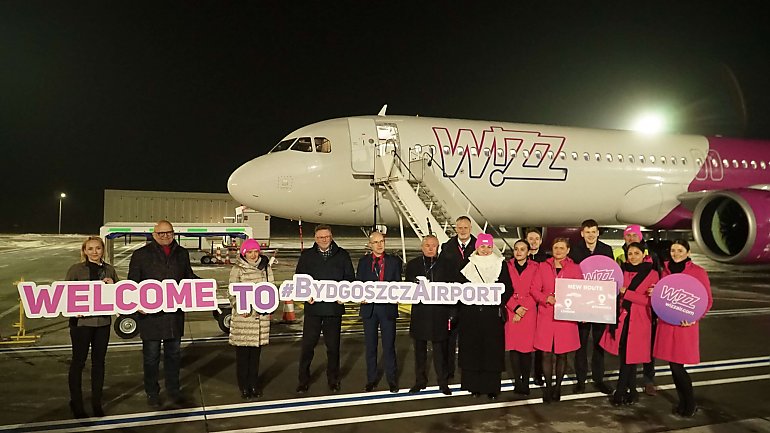 Pierwszy samolot Wizz Air wylądował na bydgoskim lotnisku [ZDJĘCIA]