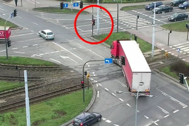 Policyjny dron obserwował zachowanie kierowców w Bydgoszczy [VIDEO]