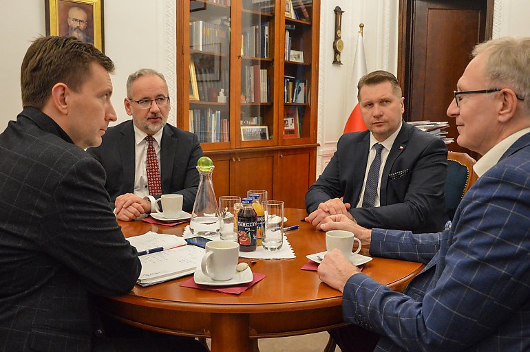 Minister Łukasz Schreiber zainicjował spotkanie w MEiN. Rozmawiano o sytuacji bydgoskich szpitali