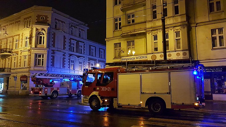 Nocny pożar na ulicy Świętojańskiej w Bydgoszczy [ZDJĘCIA]