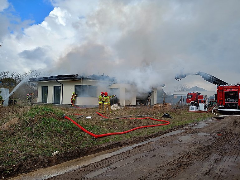 Pożar domu jednorodzinnego w Łochowie. Ruszyła zbiórka pieniędzy [ZDJĘCIA]