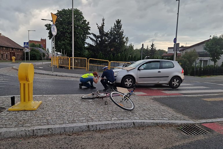 Pijany kierowca potrącił rowerzystę i zbiegł z miejsca zdarzenia. Policja namierzyła sprawcę