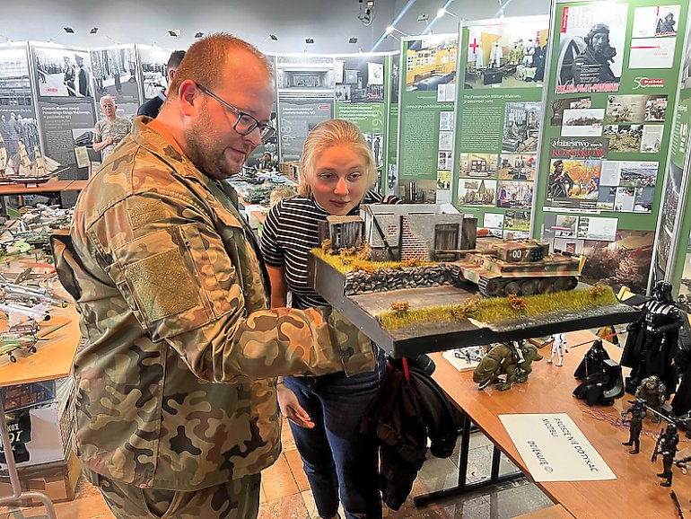 Czołgi, myśliwce, śmigłowce i wozy bojowe w Bydgoszczy. Manerwy modelarskie odbyły się w Muzeum Wojsk Lądowych [GALERIA ZDJĘĆ]