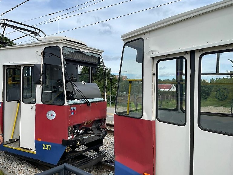 Zderzyły się dwa tramwaje na ul. Toruńskiej w Bydgoszczy. Pięć osób poszkodowanych, w tym dziecko