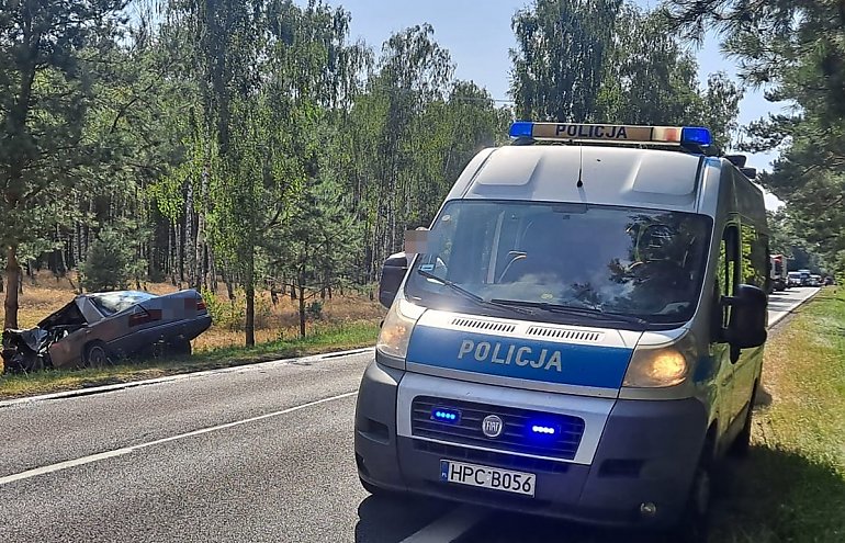 Mercedesem uderzył w drzewo. Śmiertelny wypadek pod Włocławkiem