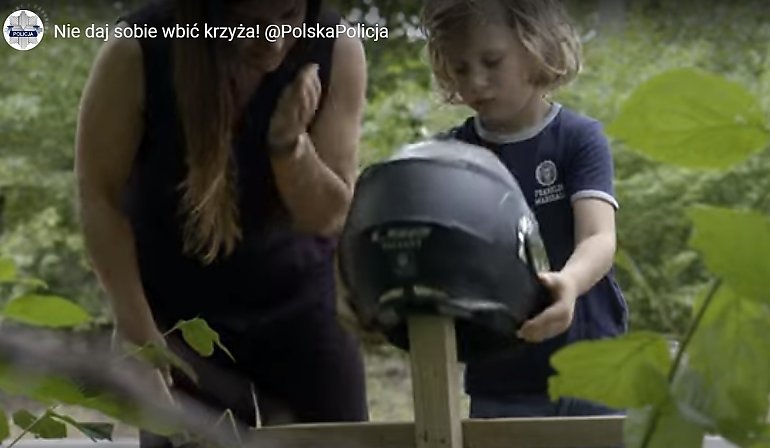 Poruszający spot policji: Nie daj sobie wbić krzyża [WIDEO]