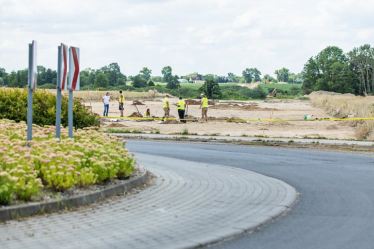 Tiry poza miasto, ulice w centrach dla lokalnego ruchu, pieszych i rowerzystów