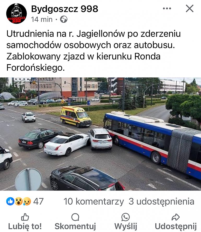 Wypadek na rondzie Jagiellonów. Zderzenie z autobusem