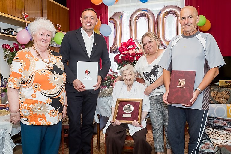 Dostojne jubilatki uhonorowane medalami marszałka 