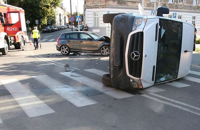 BMW staranowało sprintera. Wysoki mandat dla kierowcy