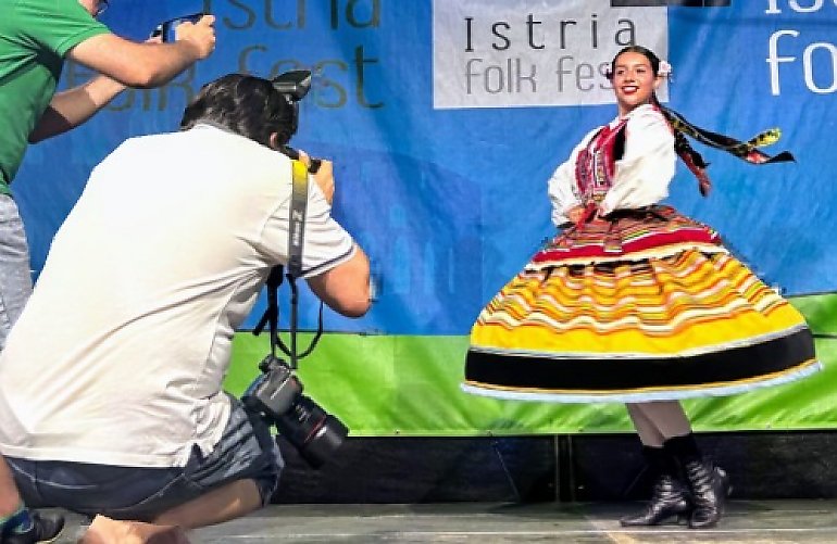 Ziemia Bydgoska na Istira folk fest w Chorwacji - tancerka trafi na festiwalowy plakat