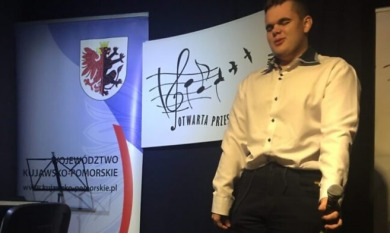 Najpiękniejsze pieśni w Światłowni – koncert Rolanda Świstka