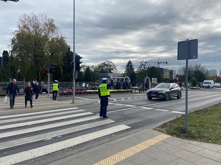 Bydgoskie cmentarze: wprowadzają zmianę organizacji ruchu