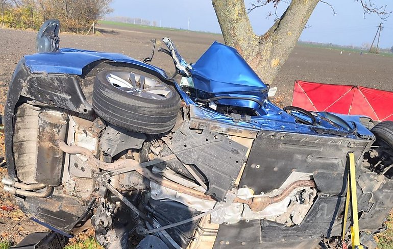 Śmiertelny wypadek z udziałem BMW w Cieślinie. Policja szuka świadków