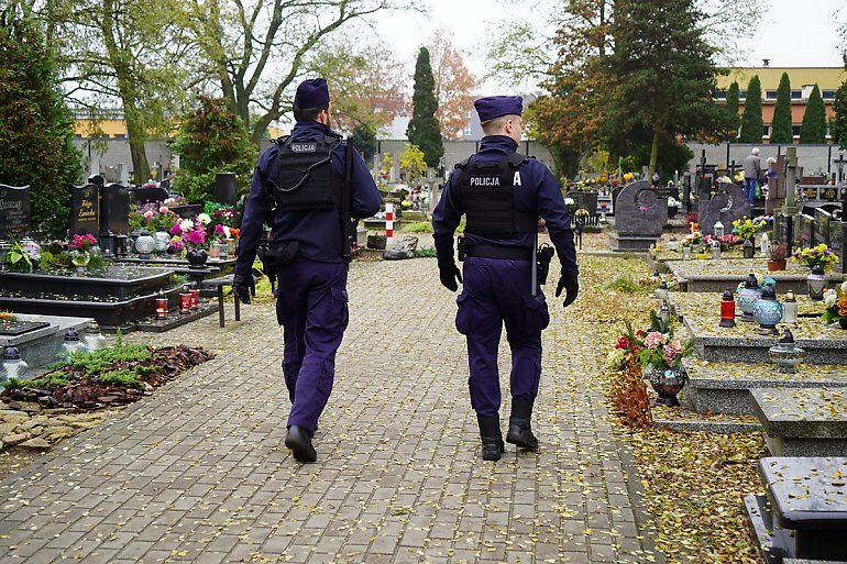 Policja przestrzega, ostrzega i zapewnia, że pilnuje bezpieczeństwa