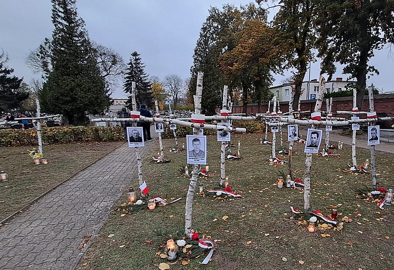 Bydgoscy Patrioci dbają o pamięć pomordowanych przez sowieckich zbrodniarzy. Cześć i Chwała Bohaterom!