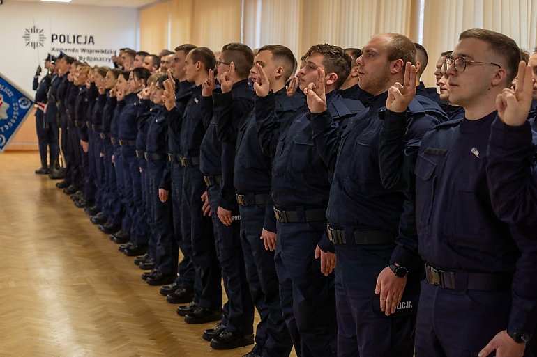 Nowi policjanci złożyli ślubowanie w Bydgoszczy