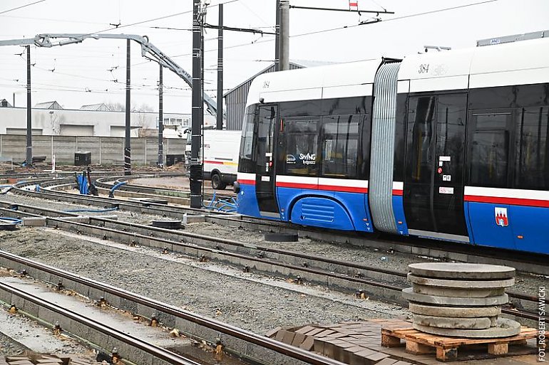 Miasto przedstawia raport z remontu zajezdni tramwajowej. Na Toruńskiej będą serwisować Swingi z Pesy