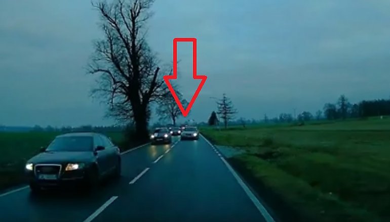 BMW jechało wprost na czołowe zderzenie. Wyprzedzanie omal nie skończyło się tragicznie [WIDEO]