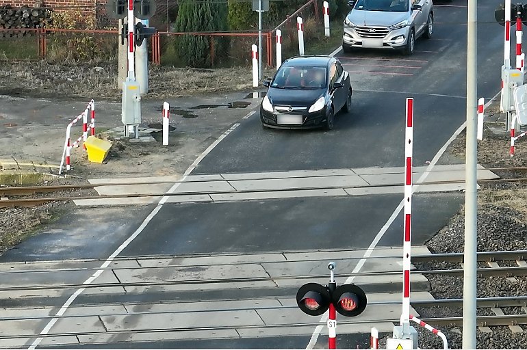 Kilkanaście wykroczeń kierowców ujawnili policjanci przy użyciu drona