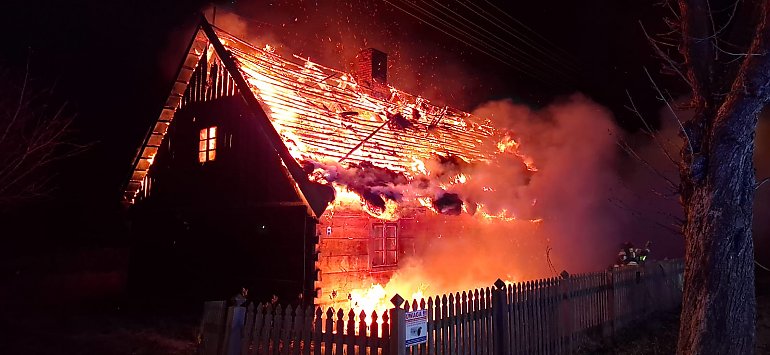 Fajerwerki wzniecały pożary w Bydgoszczy. Blisko 100 interwencji w regionie [WIDEO]