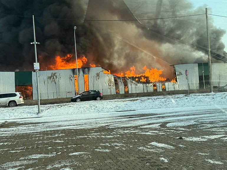 Pożar nie zagraża zdrowiu mieszkańców — uspokajają służby